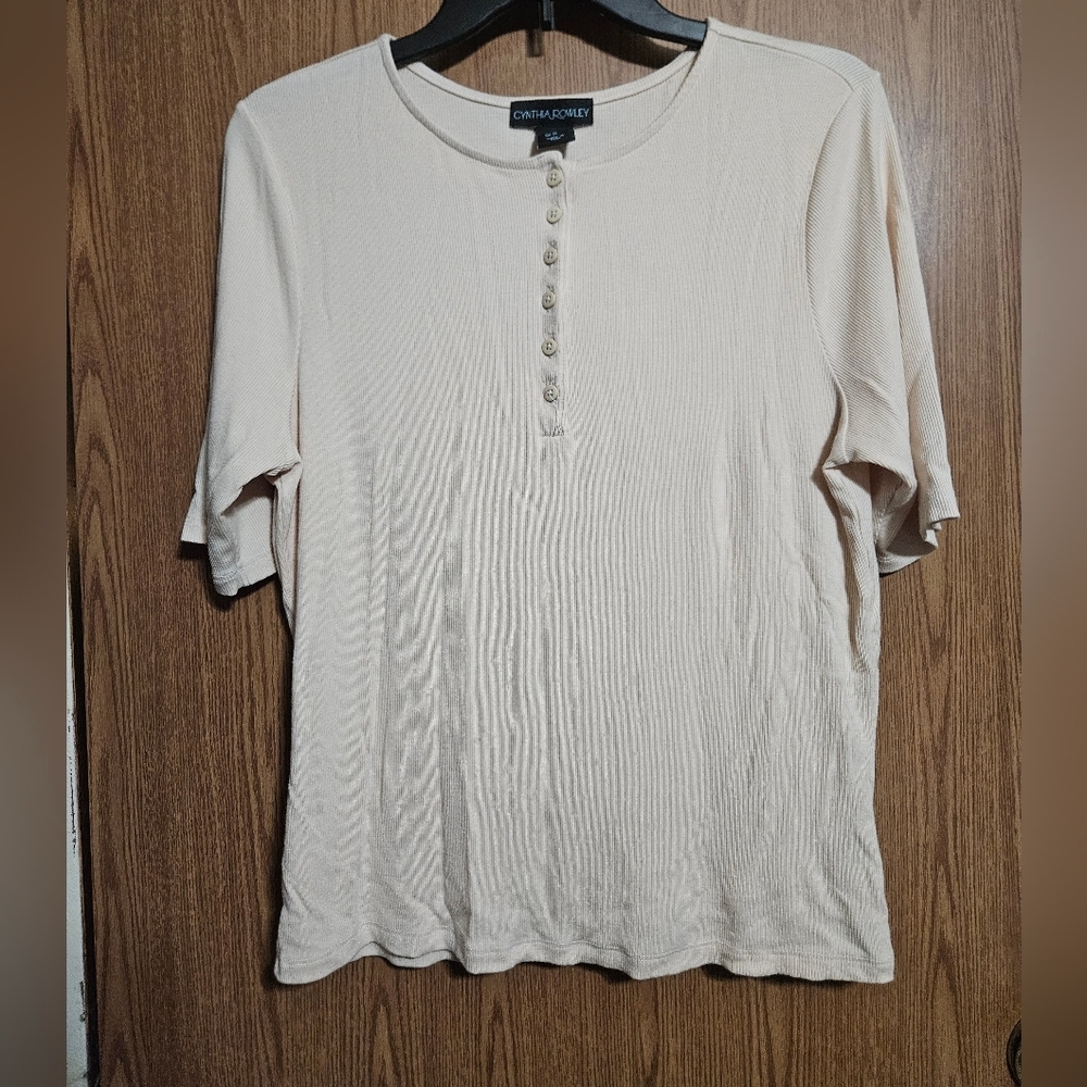 Cynthia Rowley Short Sleeve Beige Button Tee Natural Earthy Size XL Stretch!